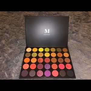 MORPHE 35M BOSS BABE PALETTE (GENTLY USED)